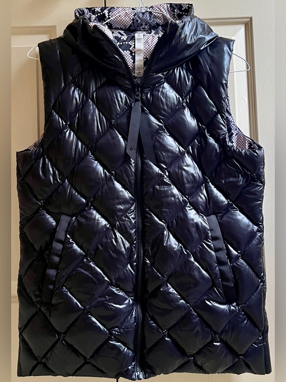 🍒LULULEMON sz 12 FLUFFIEST DOWN VEST w/HOOD Jacket BLACK WHITE ~ Reversible!!